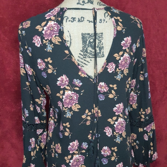 Forever 21 Center Lace Blouse Long Sleeve Medium - Picture 3 of 3